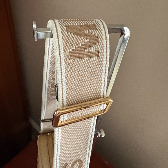 Michael Kors Maeve Large Logo East West Pocket Crossbody - NWT - Picture 10 of 13